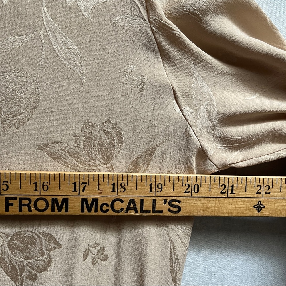 Jones New York Silk Cream-Tan Floral Button-Front Blouse Sz 8 - Picture 7 of 7